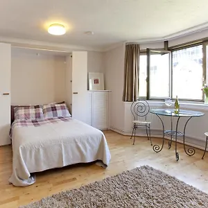 https://tower-bridge-apartment-london.cambridgehotelsuk.com